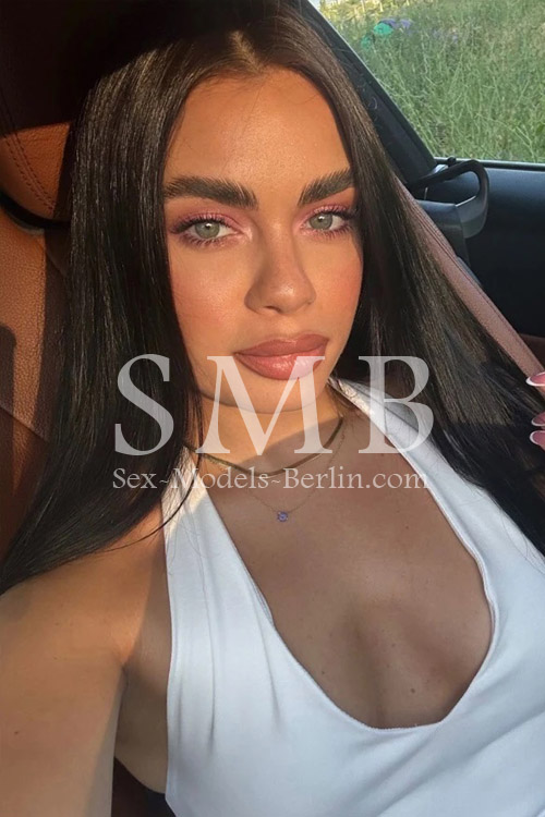 Black Hairs Sex Girl in Berlin