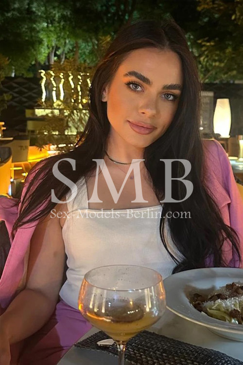 Black Hairs Sex Girl in Berlin