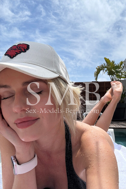 Girlfriend Experience Escort Girl In Berlin