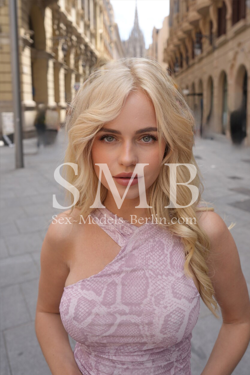 Girlfriend Experience Escort Girl In Berlin