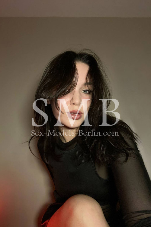 Brown Hairs Sex Girl In Berlin