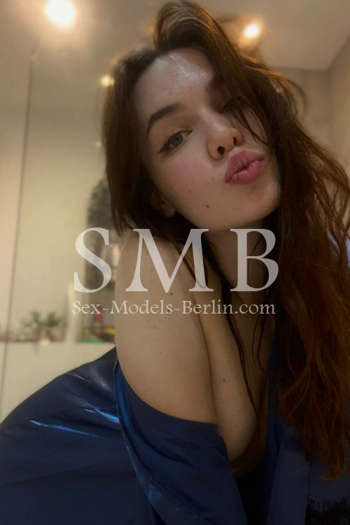 Brown Hairs Sex Girl In Berlin