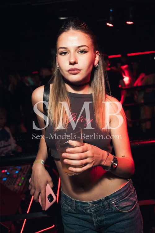 Late Night Escort Girl In Berlin